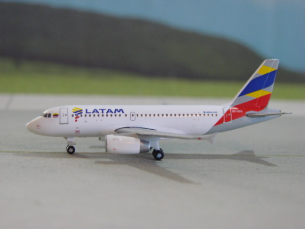 Airbus A319 LATAM Airlines Ecuador