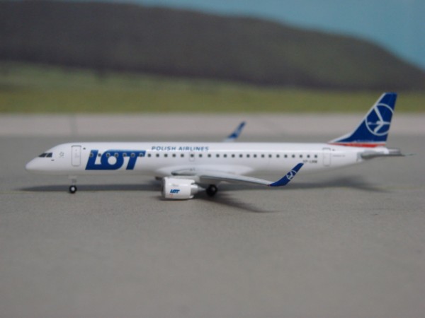 Embraer E195-E2 LOT Polish Airlines
