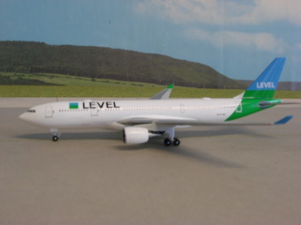 Airbus A330-200 Level